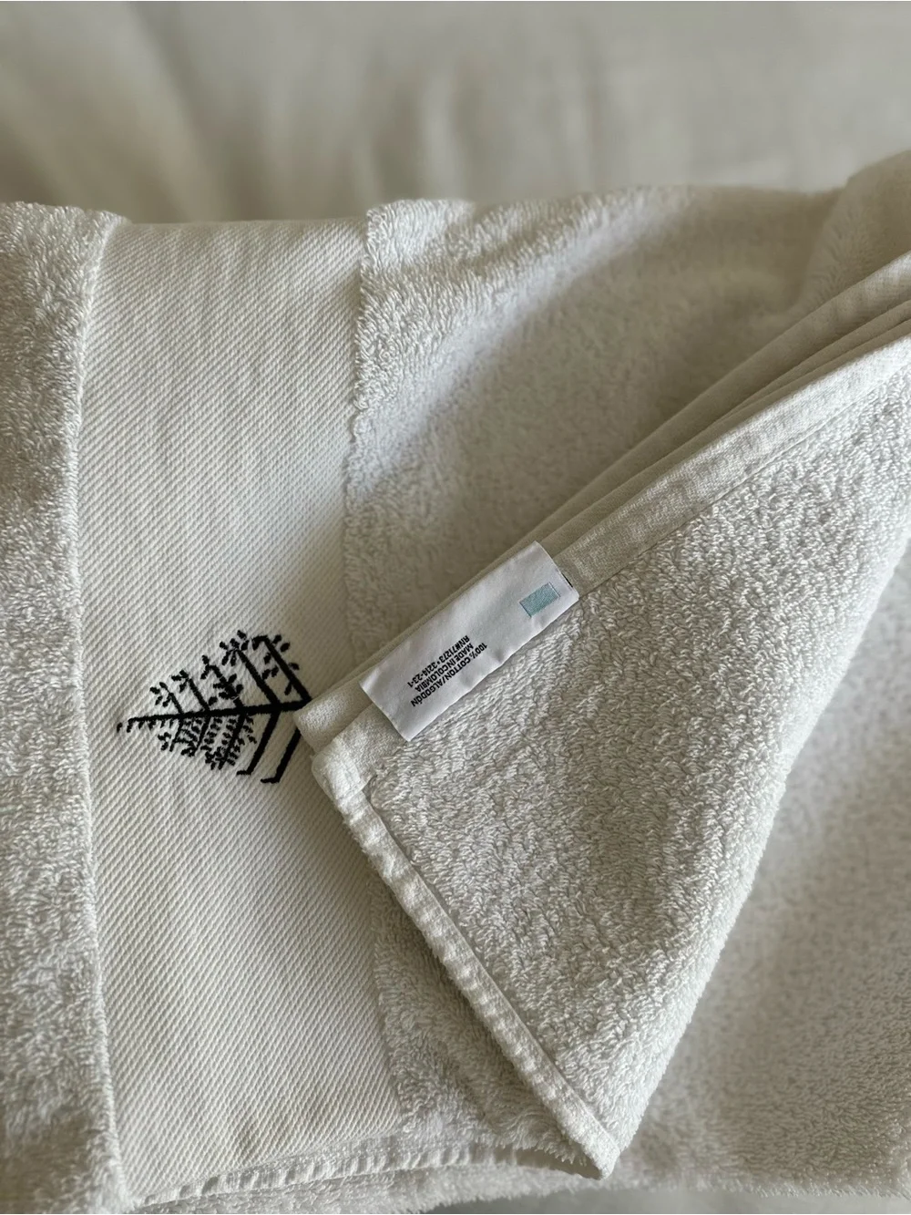 Four Seasons Hotels Pool Towel Set of 4 Signature White